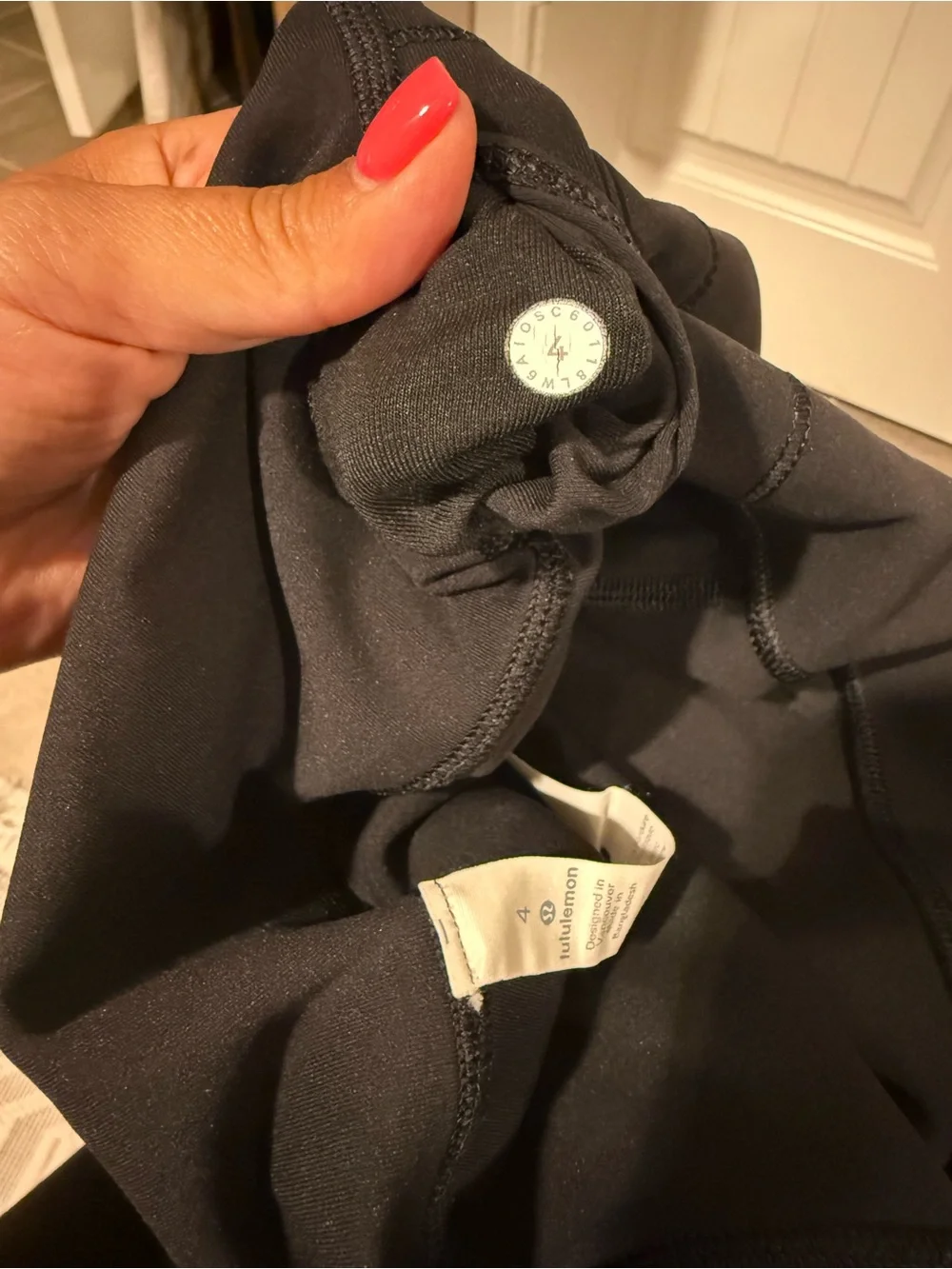 Lululemon Black Active Cropped Leggings Sz 4